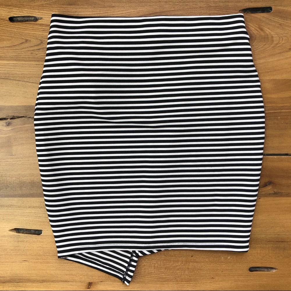 Pull&Bear Black & White Striped Diagonal Mini Skirt - Picture 2 of 9